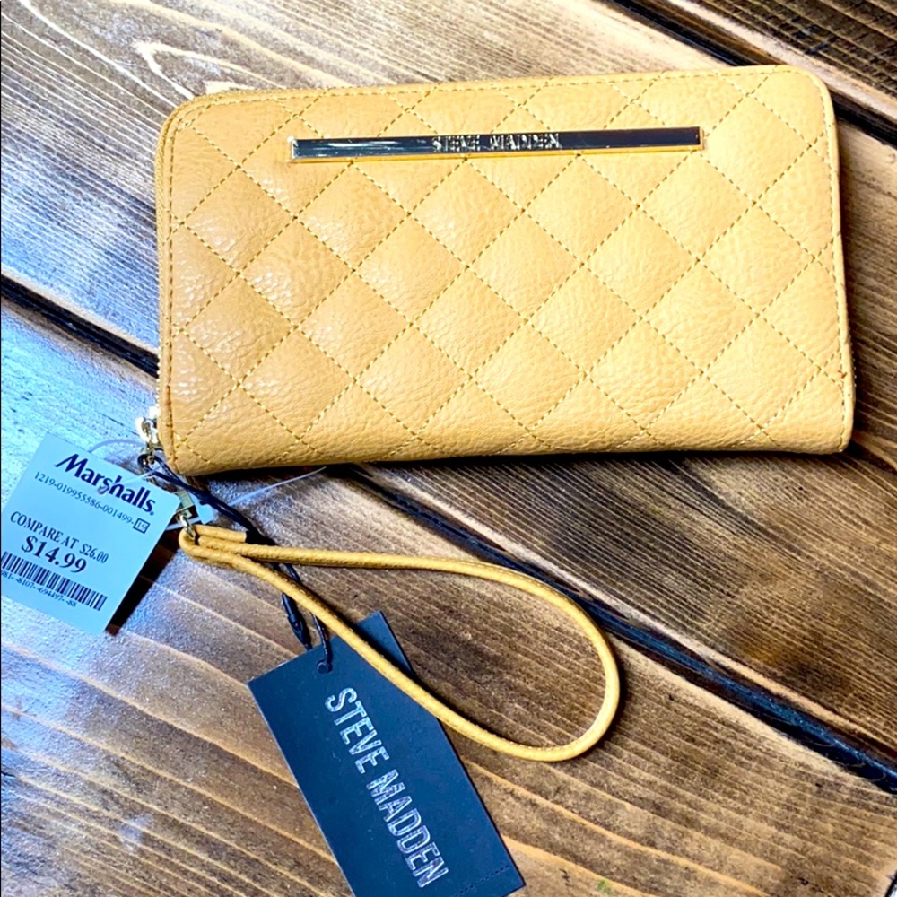 Steve Madden Wristlet